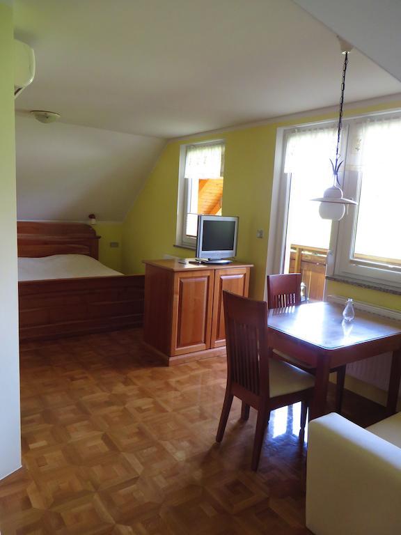 Country House Apat Sostanj Room photo